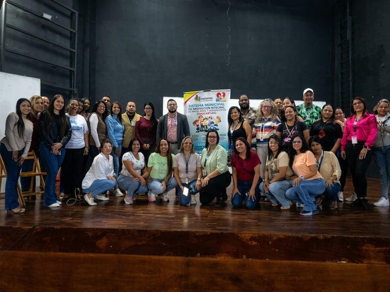 Realizan conversatorio sobre el impacto de la corrupción como fenómeno delictivo en Los Teques