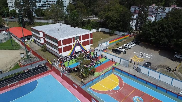 Entregan totalmente rehabilitada la sede de las escuelas Manuel Cañizares y Leoncio Martínez en Los Teques