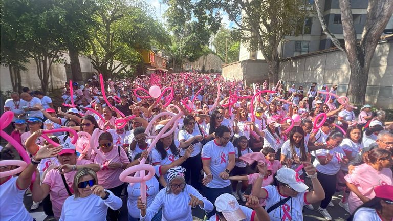 Guaicaipuro promueve la prevención y la unión familiar con la caminata rosa