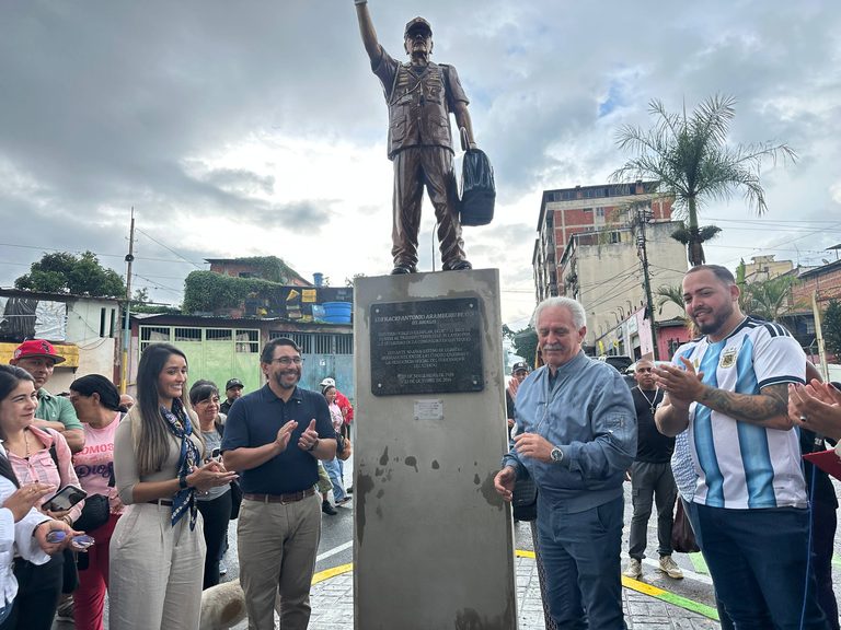 Inauguran plaza Eufrasio Aramburu en el marco del aniversario de la ciudad