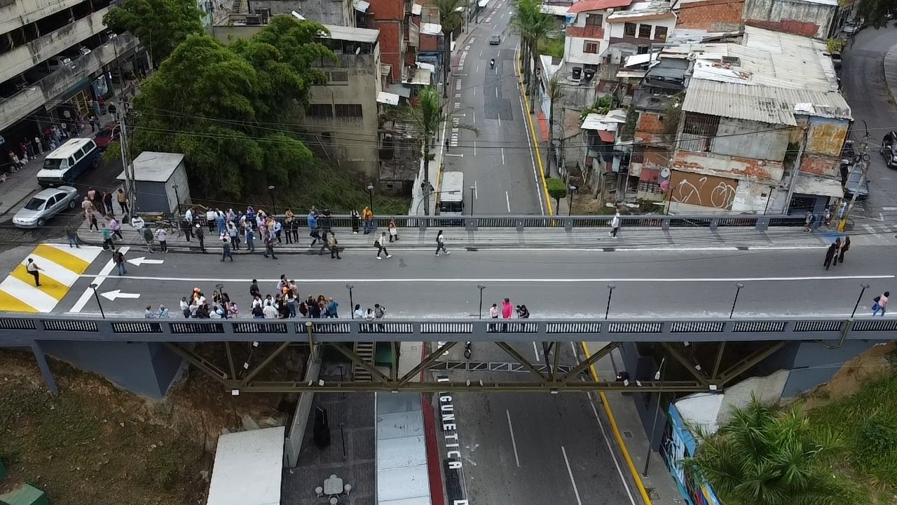 Alcalde Fraija entregó renovado el Puente Castro de Los Teques